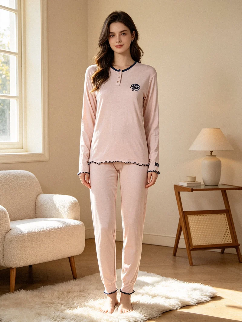 Pigiama lungo da donna in cotone con volant - rosa