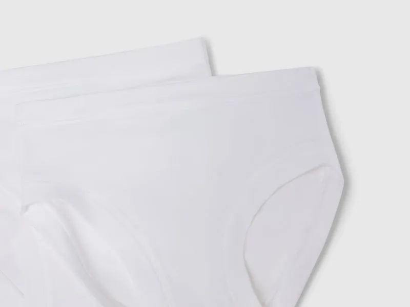 Zwei Slips aus superelastischer Bio-Baumwolle
