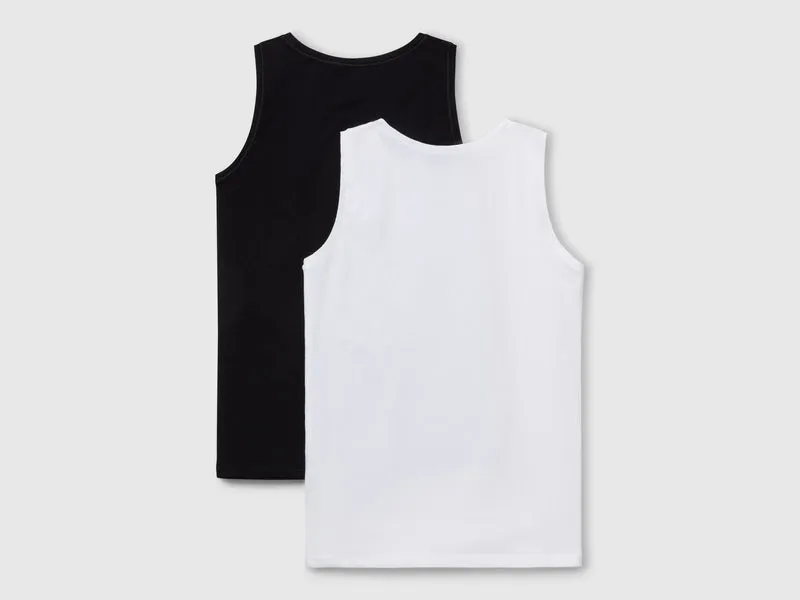 Zwei Tanktops aus superelastischer Baumwolle