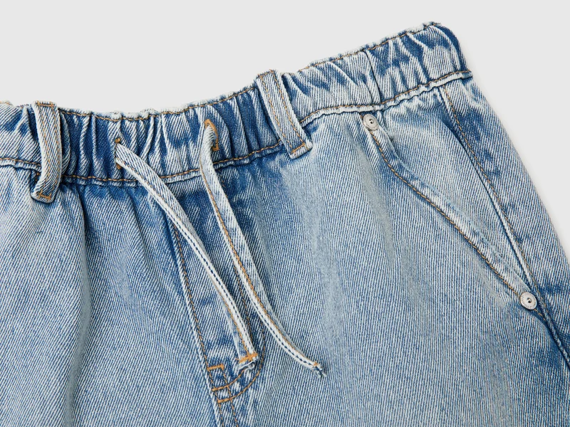Cargojeans mit weiter Passform