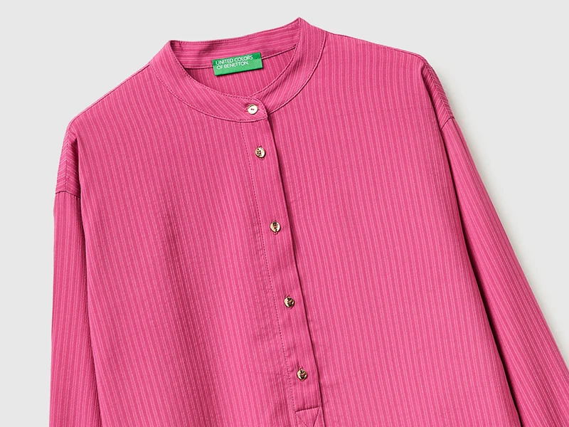Gestreifte Bluse mit Stehkragen
