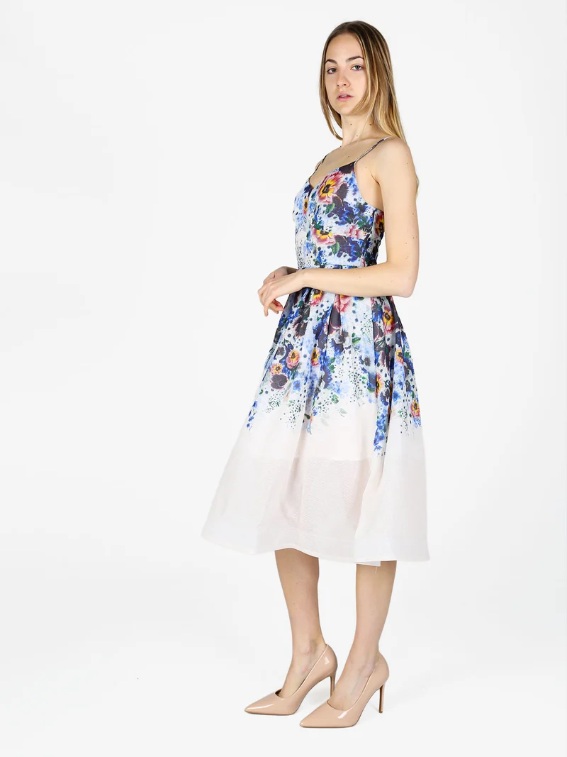 Vestito da donna svasato con stampa floreale e spalline sottili - multicolore