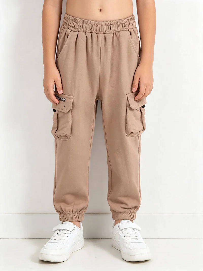 Pantaloni tuta da ragazzo con tasconi laterali - cammello