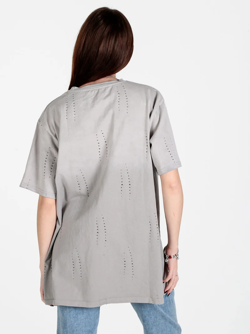 T-shirt donna oversize in cotone con buchi - grigio