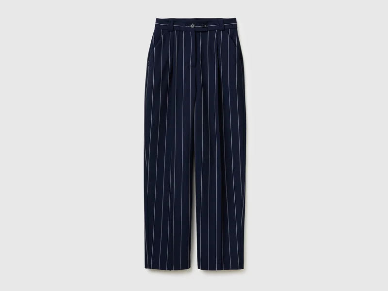 Karottenfarbene, nadelgestreifte Hose