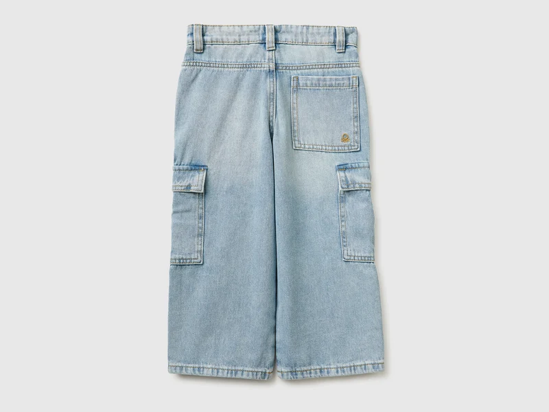 Weit geschnittene Cargo-Jeans
