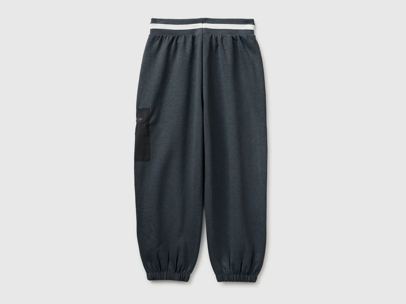Jogginghose mit Nylontasche