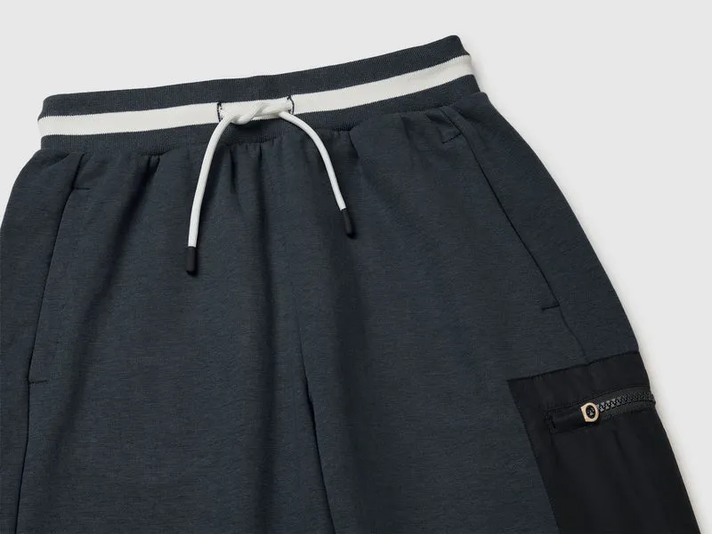 Jogginghose mit Nylontasche