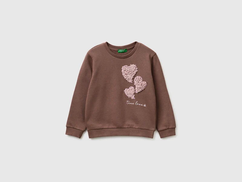 Geschlossenes Sweatshirt mit Stickerei