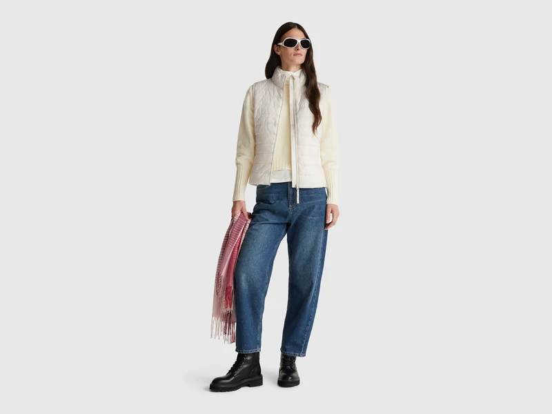 Gefütterte ärmellose Jacke im Slim Fit