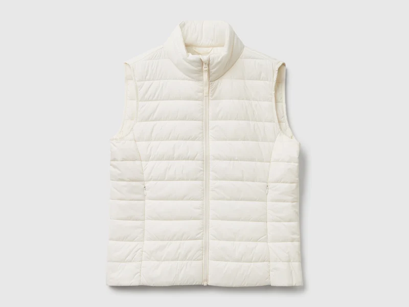 Gefütterte ärmellose Jacke im Slim Fit