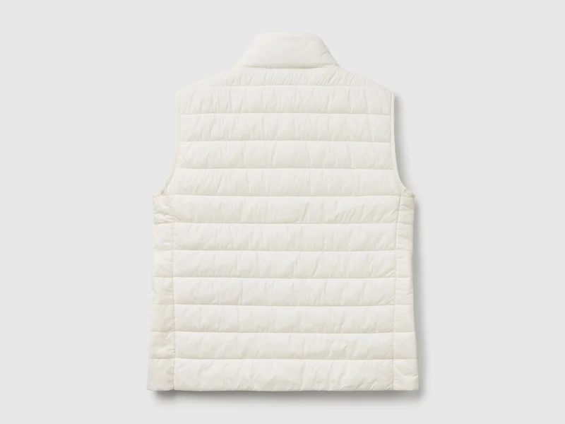 Gefütterte ärmellose Jacke im Slim Fit