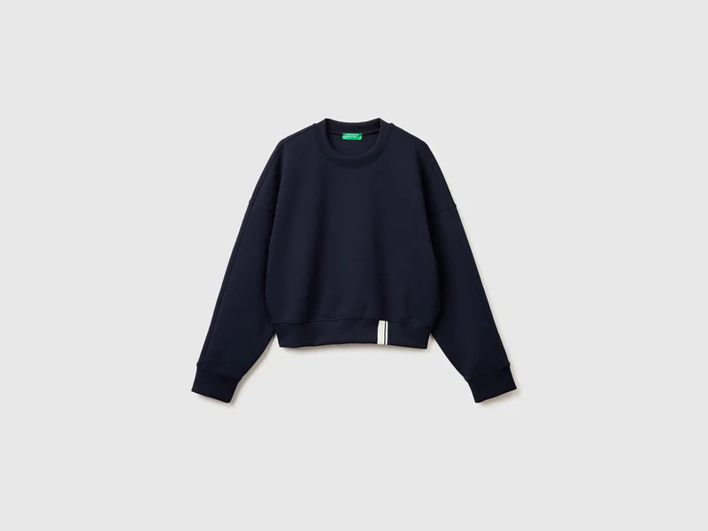 Kastenförmig geschnittenes Sweatshirt mit Wappen auf der Rückseite