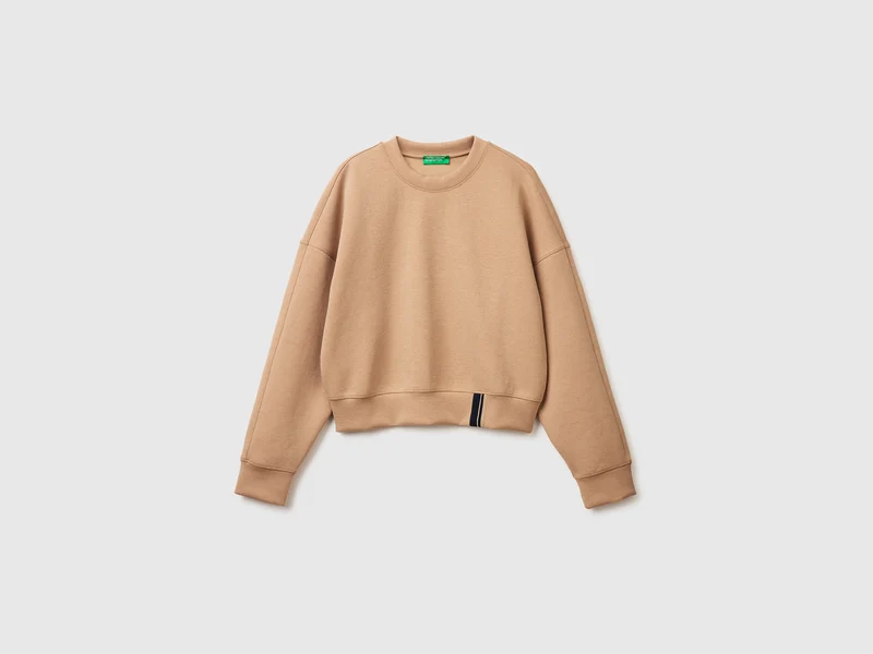Kastenförmig geschnittenes Sweatshirt mit Wappen auf der Rückseite