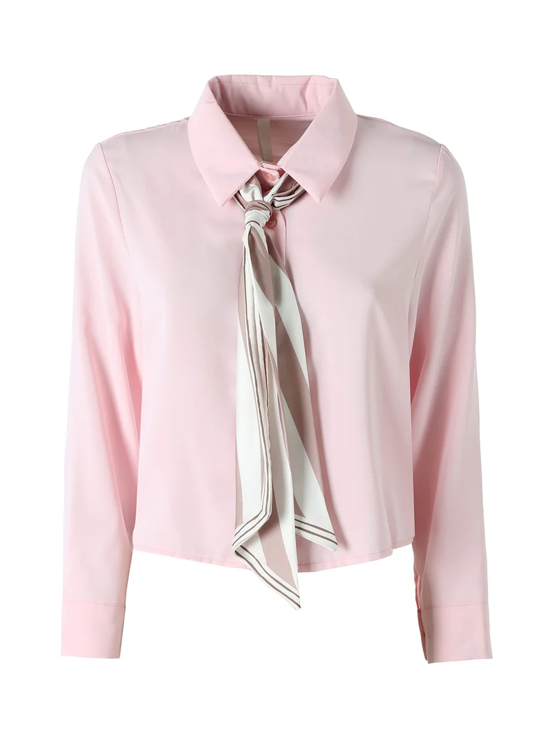 Camicia crop da donna a maniche lunghe con cravattino a foulard - rosa