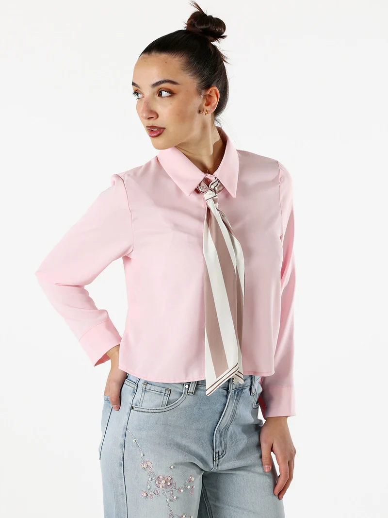 Camicia crop da donna a maniche lunghe con cravattino a foulard - rosa