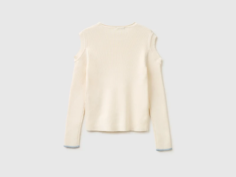Pullover mit Ausschnitt