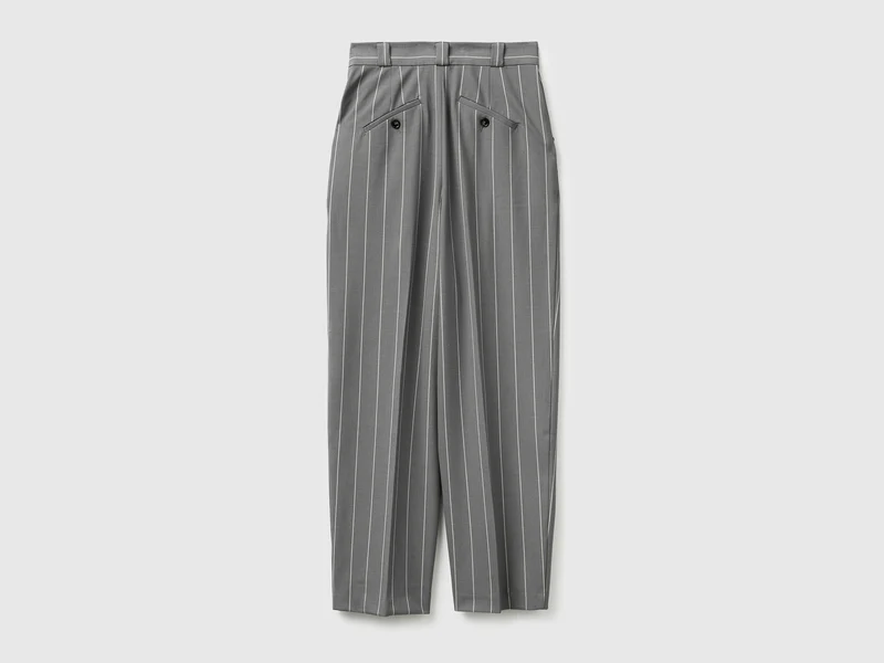 Karottenfarbene, nadelgestreifte Hose