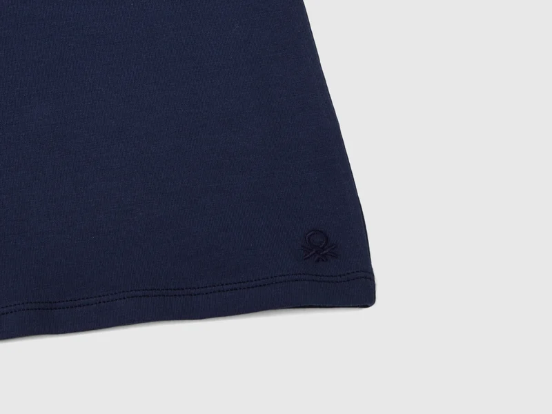 Stretch-T-Shirt mit hohem Halsausschnitt