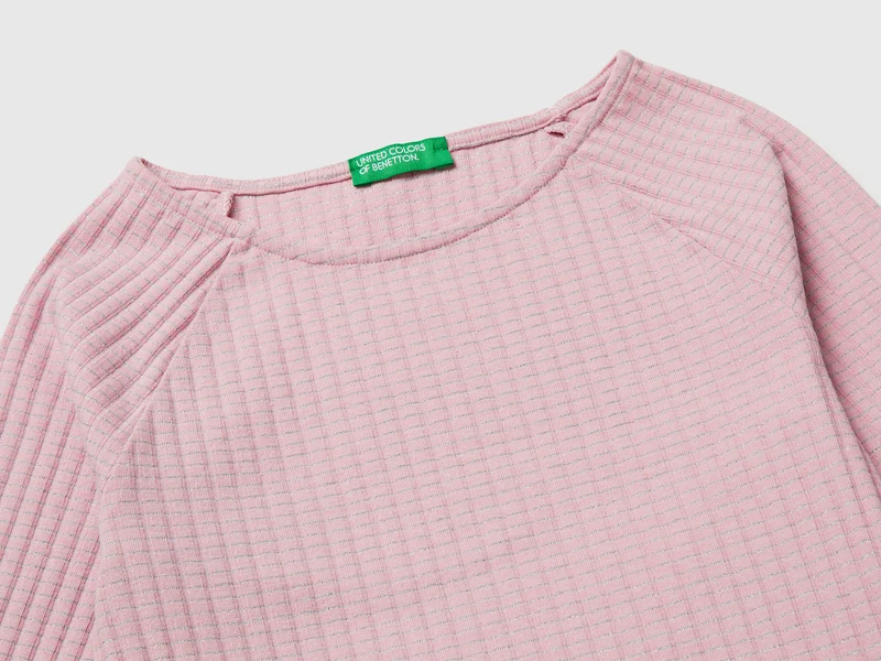 Geripptes T-Shirt mit U-Boot-Ausschnitt