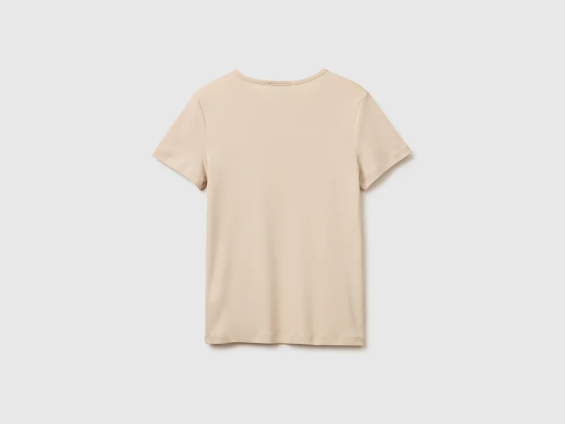 Schmal geschnittenes T-Shirt mit Rundhalsausschnitt