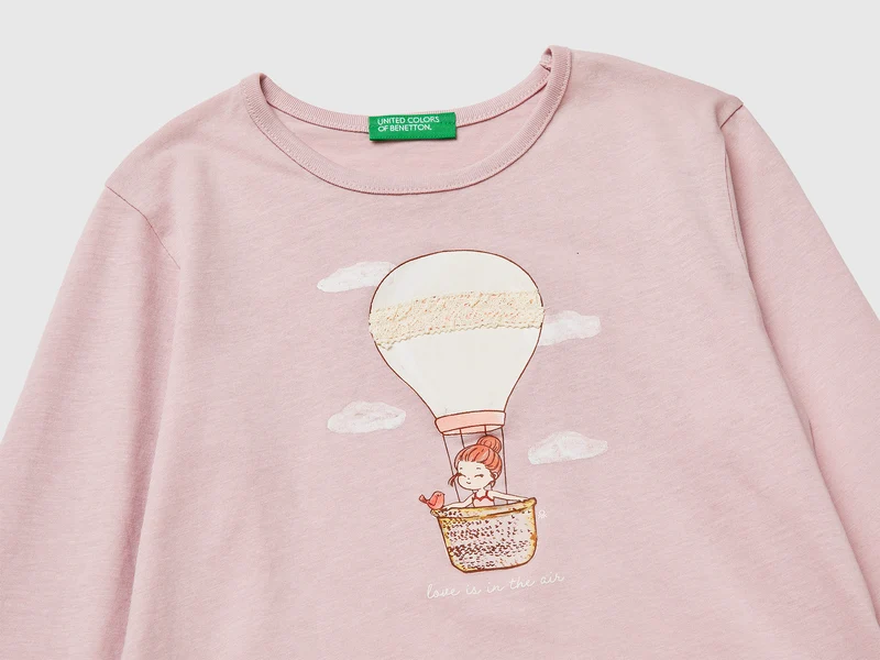 T-Shirt mit Aufdruck und Applikationen
