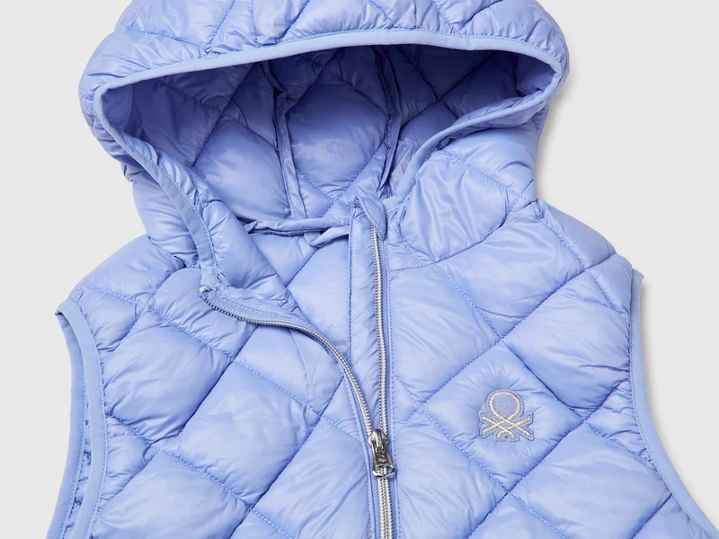 Ärmellose Daunenjacke mit Kapuze