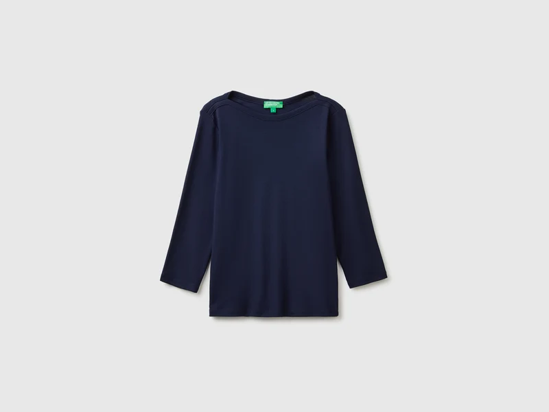 Schmal geschnittenes T-Shirt mit U-Boot-Ausschnitt