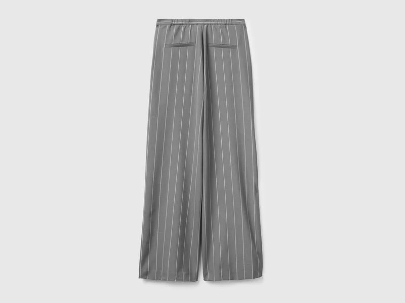 Weit geschnittene Nadelstreifenhose