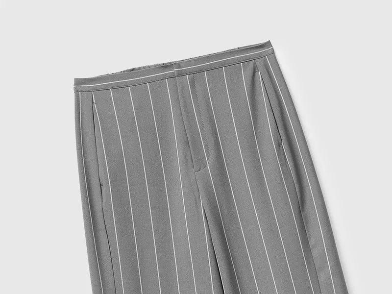 Weit geschnittene Nadelstreifenhose