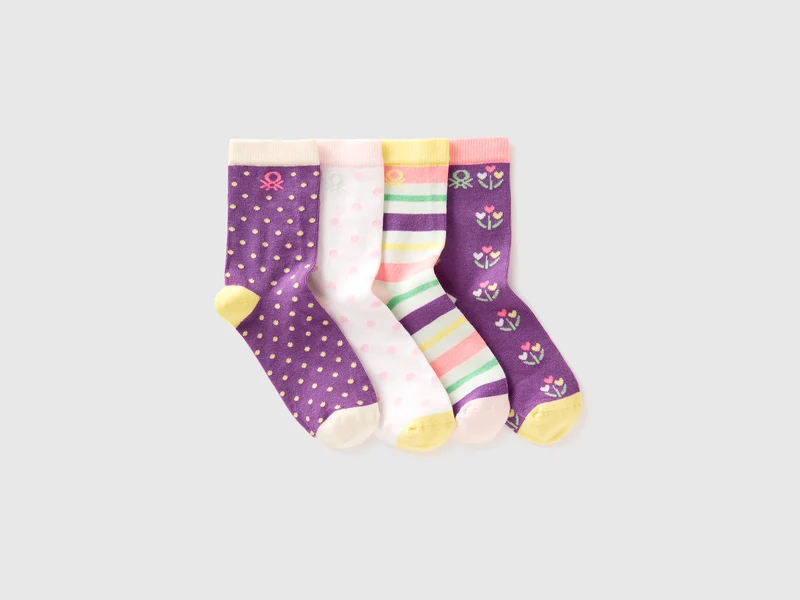 Vier Paar gemusterte Socken