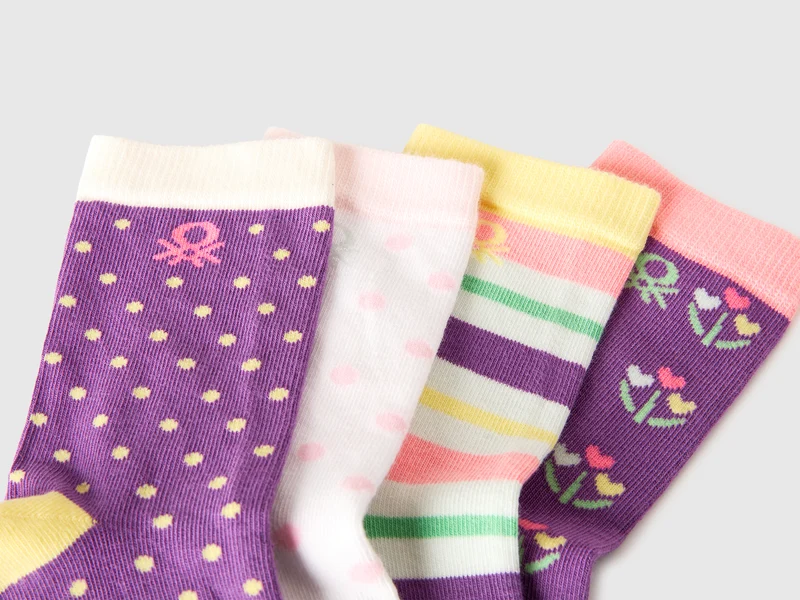 Vier Paar gemusterte Socken