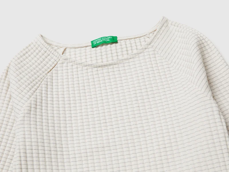 Geripptes T-Shirt mit U-Boot-Ausschnitt