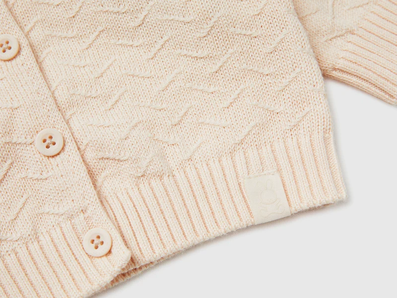 Strickjacke aus Bio-Baumwolle mit Rundhalsausschnitt