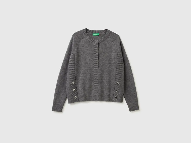 Strickjacke mit Knöpfen