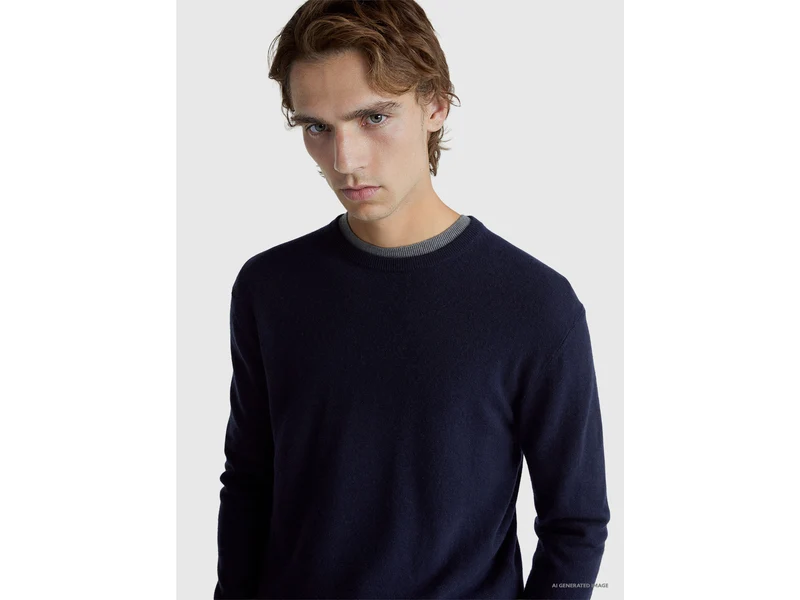 Dunkelblauer Pullover aus reiner Merinowolle