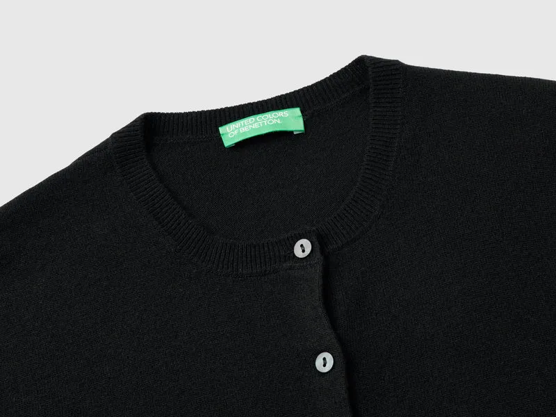 Schwarzer Cardigan mit Rundhalsausschnitt aus reiner Merinowolle