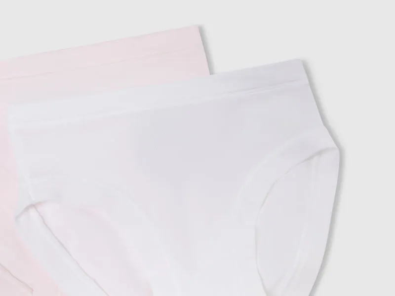 Zwei Slips aus superelastischer Bio-Baumwolle