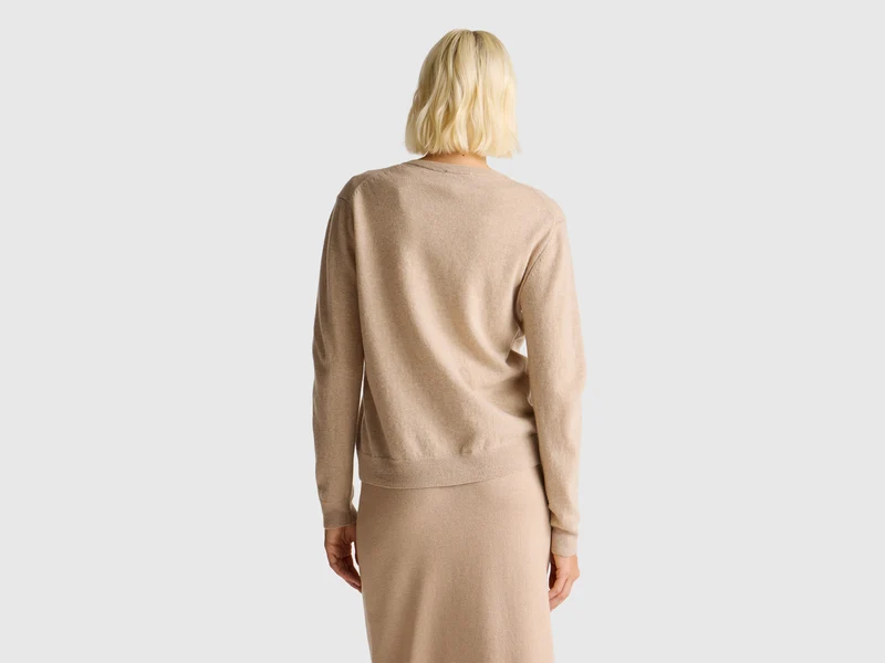 Beigefarbene Strickjacke mit Rundhalsausschnitt aus reiner Merinowolle