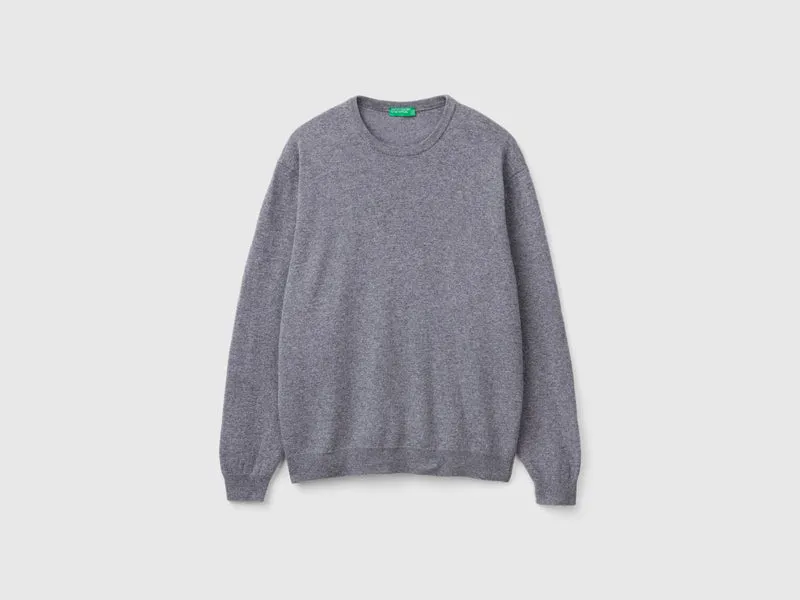 Grauer Pullover aus reiner Merinowolle