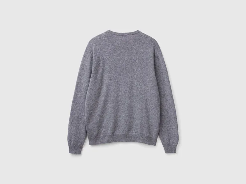 Grauer Pullover aus reiner Merinowolle