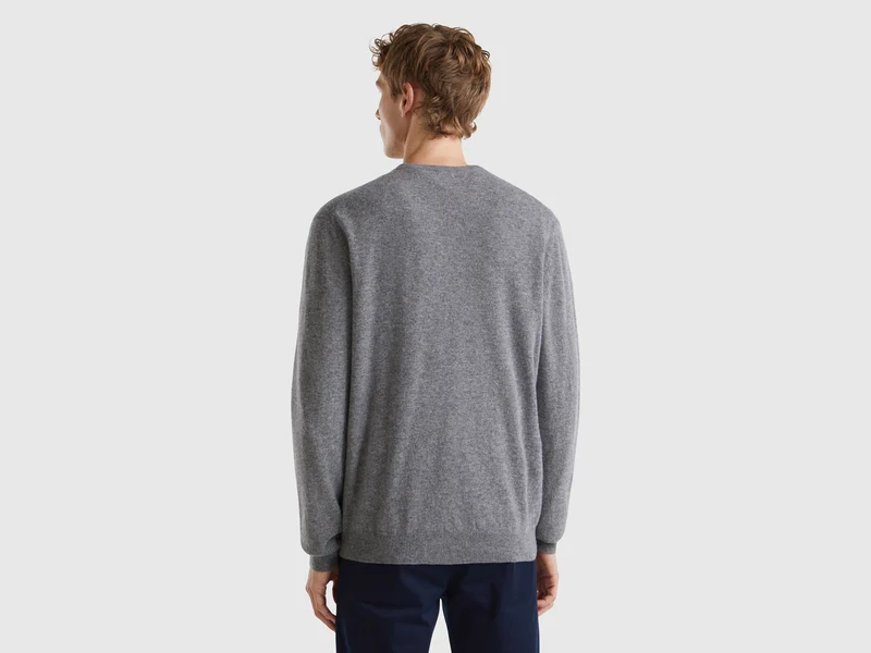 Grauer Pullover mit V-Ausschnitt aus reiner Merinowolle