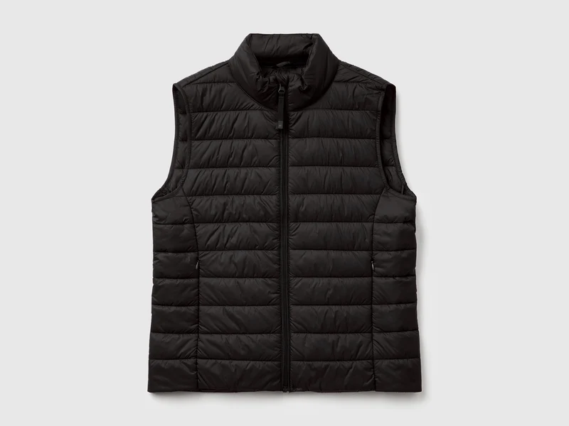 Gefütterte ärmellose Jacke im Slim Fit