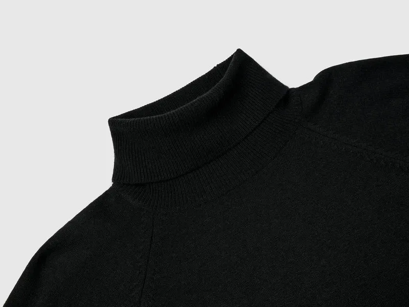 Schwarzer Rollkragenpullover aus Woll-Kaschmir-Mix