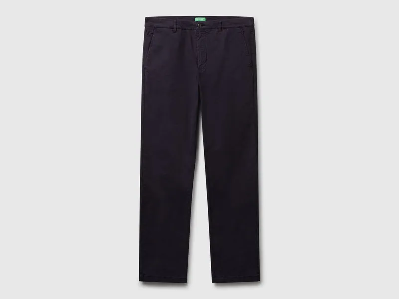 Straight-Fit-Chinos