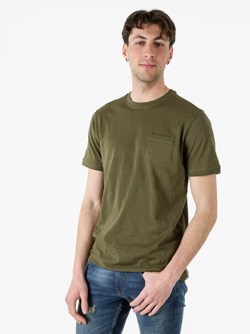 T-shirt girocollo in cotone da uomo con taschino - militare