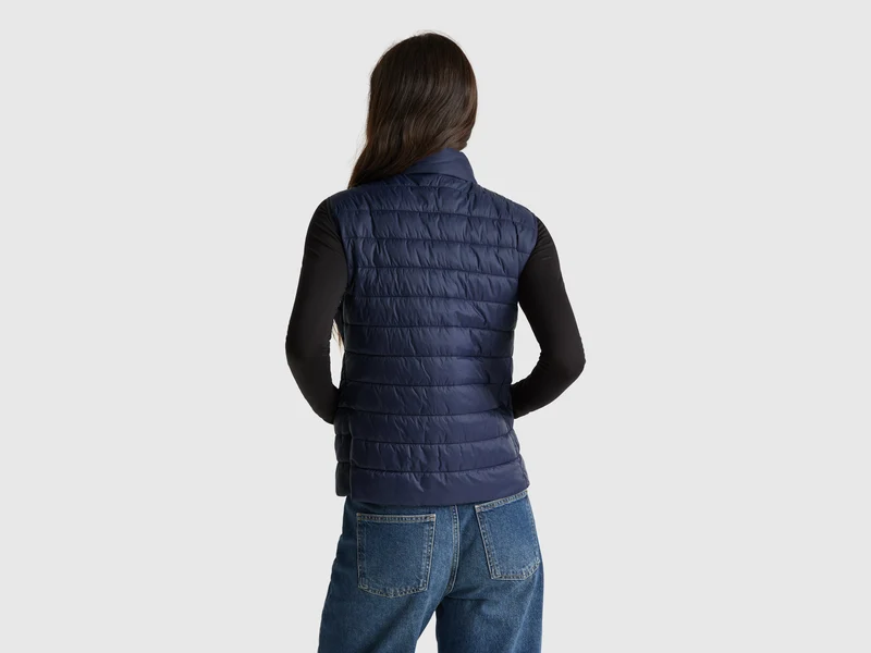 Gefütterte ärmellose Jacke im Slim Fit