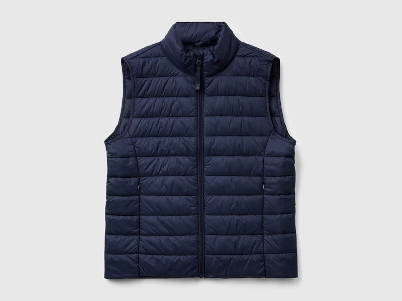 Gefütterte ärmellose Jacke im Slim Fit