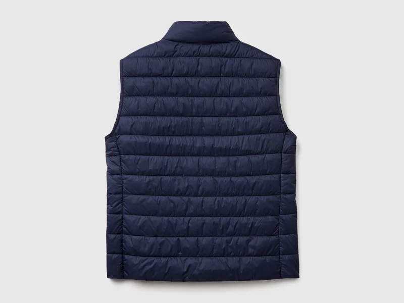 Gefütterte ärmellose Jacke im Slim Fit