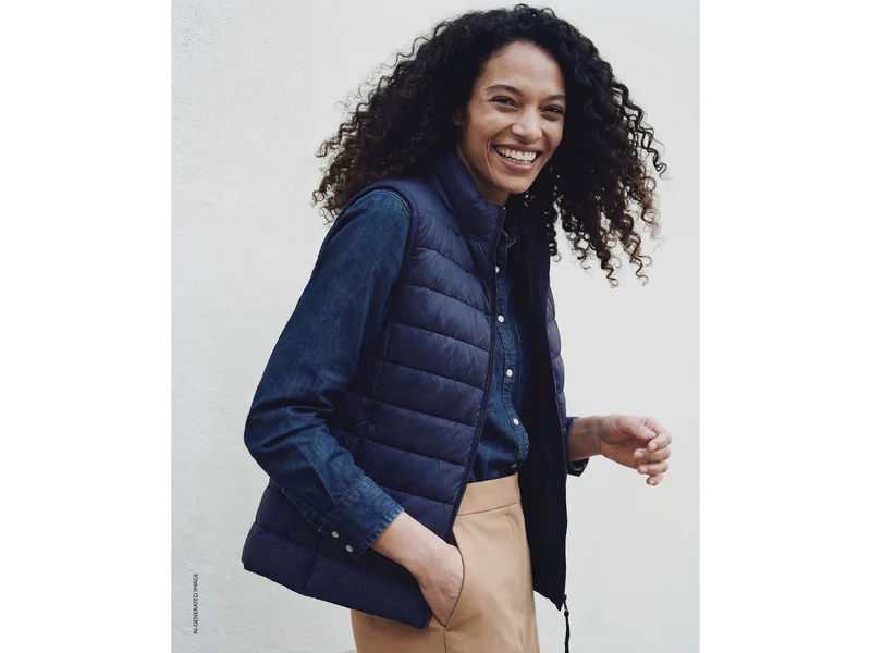 Gefütterte ärmellose Jacke im Slim Fit